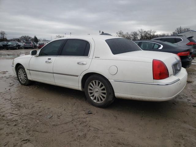 1LNHM81W84Y610126 - 2004 LINCOLN TOWN CAR EXECUTIVE WHITE photo 2