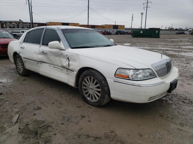 1LNHM81W84Y610126 - 2004 LINCOLN TOWN CAR EXECUTIVE WHITE photo 4