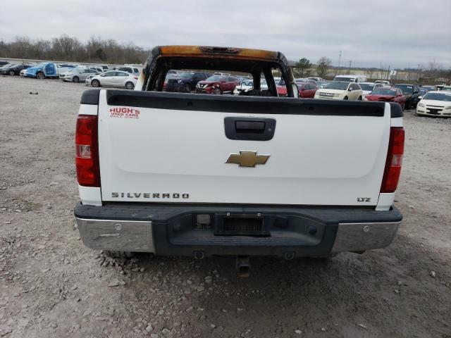 2GCEK13M571516549 - 2007 CHEVROLET SILVERADO K1500 CREW CAB WHITE photo 6