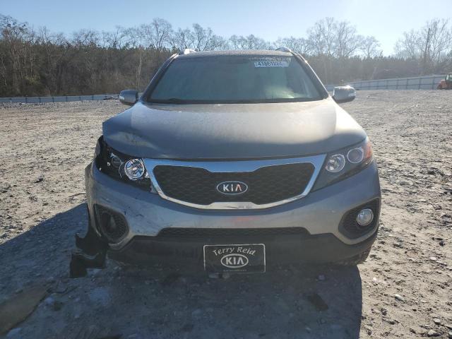 5XYKT3A64CG300384 - 2012 KIA SORENTO BASE GRAY photo 5