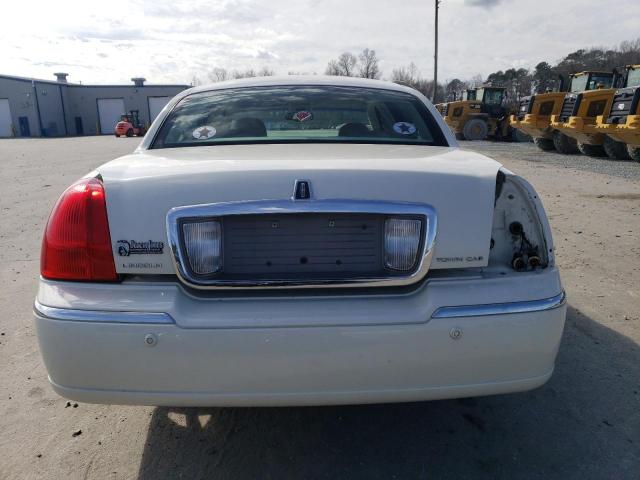 1LNHM81WX5Y661824 - 2005 LINCOLN TOWN CAR SIGNATURE WHITE photo 6