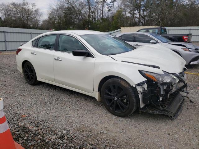 1N4AL3AP1HC258116 - 2017 NISSAN ALTIMA 2.5 WHITE photo 4