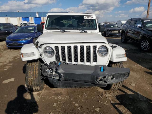 1C4JJXP61NW238223 - 2022 JEEP WRANGLER U SAHARA 4XE WHITE photo 5