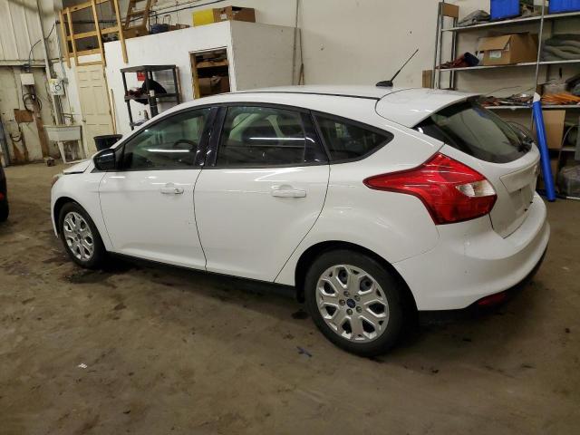 1FAHP3K29CL284980 - 2012 FORD FOCUS SE WHITE photo 2