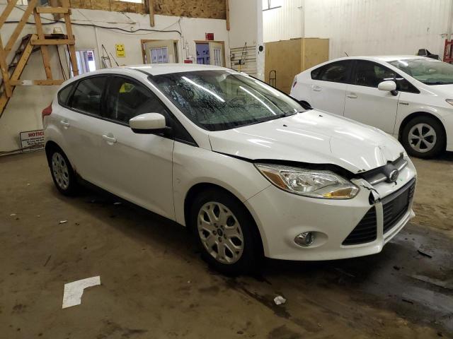 1FAHP3K29CL284980 - 2012 FORD FOCUS SE WHITE photo 4