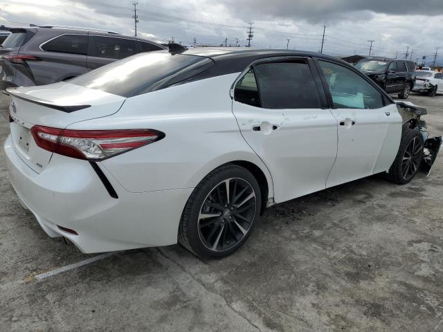 4T1BZ1HK5JU016498 - 2018 TOYOTA CAMRY XSE WHITE photo 3