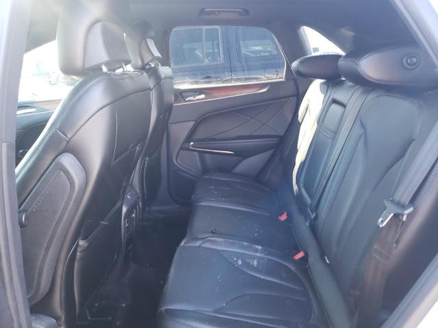 5LMCJ3D93JUL00607 - 2018 LINCOLN MKC RESERVE WHITE photo 11