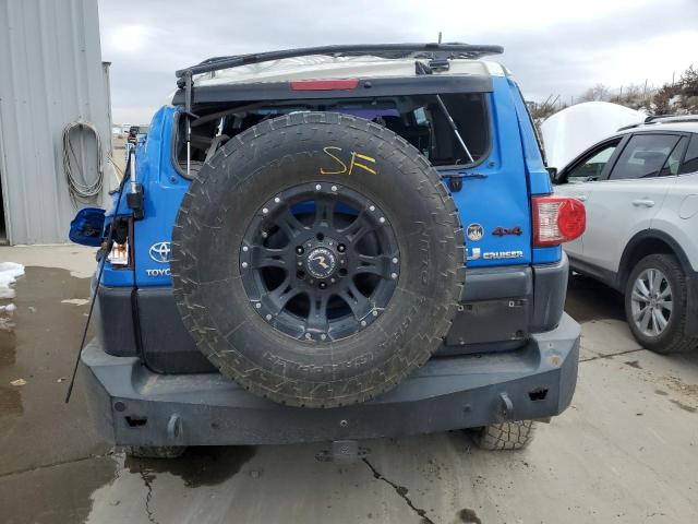 JTEBU11F470009327 - 2007 TOYOTA FJ CRUISER BLUE photo 6