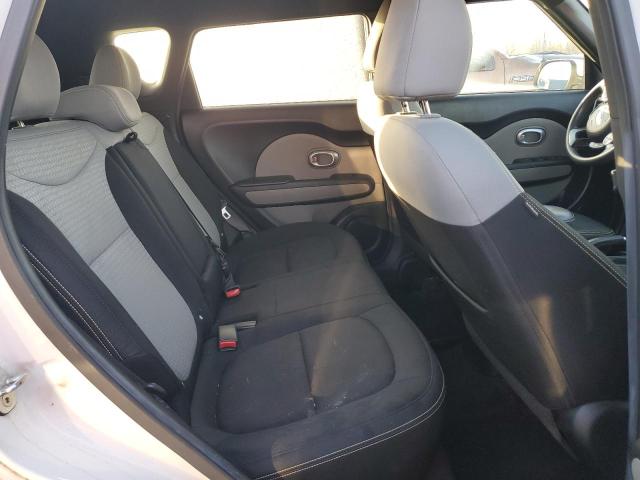 KNDJP3A57G7240546 - 2016 KIA SOUL + WHITE photo 11