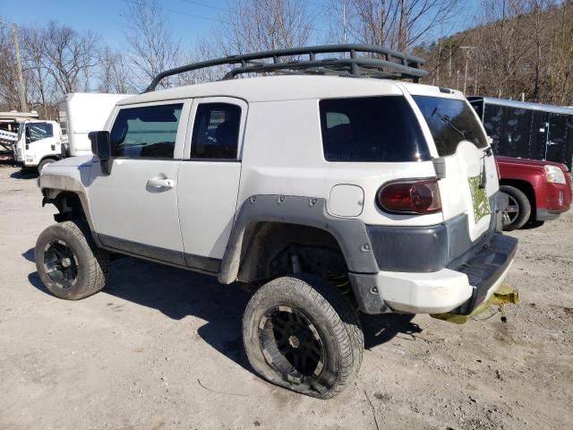 JTEBU11F570029182 - 2007 TOYOTA FJ CRUISER WHITE photo 2