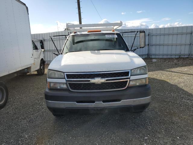 1GBJC34U76E140914 - 2006 CHEVROLET SILVERADO C3500 WHITE photo 5