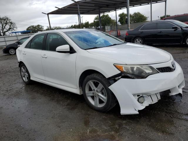 4T1BF1FKXCU592733 - 2012 TOYOTA CAMRY BASE WHITE photo 4