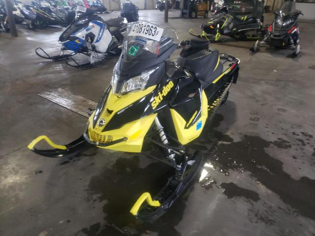 2BPSUEGA2GV000145 - 2016 SKI DOO MX Z 600 YELLOW photo 2