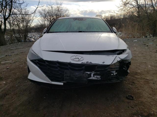 5NPLM4AG8MH001569 - 2021 HYUNDAI ELANTRA SEL WHITE photo 5