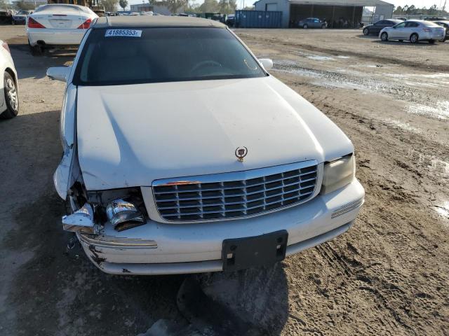 1G6KD54Y5XU780822 - 1999 CADILLAC DEVILLE WHITE photo 5