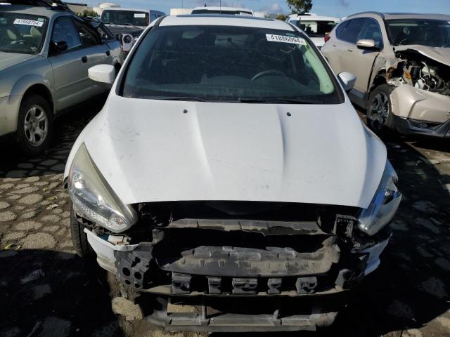 1FADP3K28GL272386 - 2016 FORD FOCUS SE WHITE photo 5