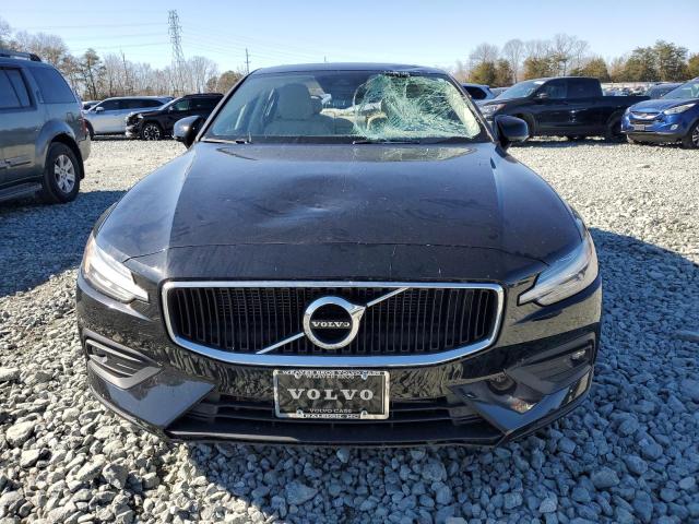 7JR102FKXMG093469 - 2021 VOLVO S60 T5 MOMENTUM BLACK photo 5