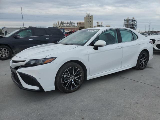 4T1G11AK8PU722705 - 2023 TOYOTA CAMRY SE NIGHT SHADE WHITE photo 1