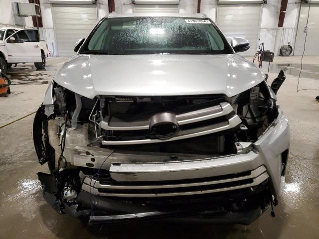 5TDJZRFH3KS599617 - 2019 TOYOTA HIGHLANDER SE SILVER photo 5