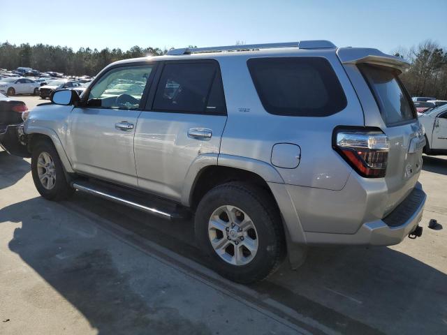 JTEZU5JR2J5174688 - 2018 TOYOTA 4RUNNER SR5 SILVER photo 2