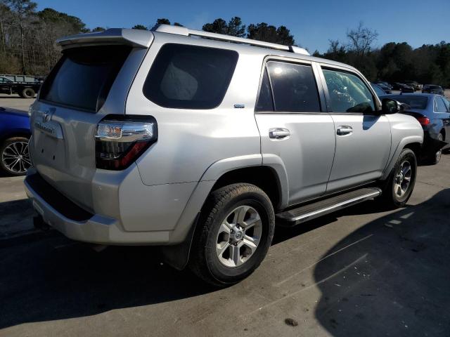 JTEZU5JR2J5174688 - 2018 TOYOTA 4RUNNER SR5 SILVER photo 3