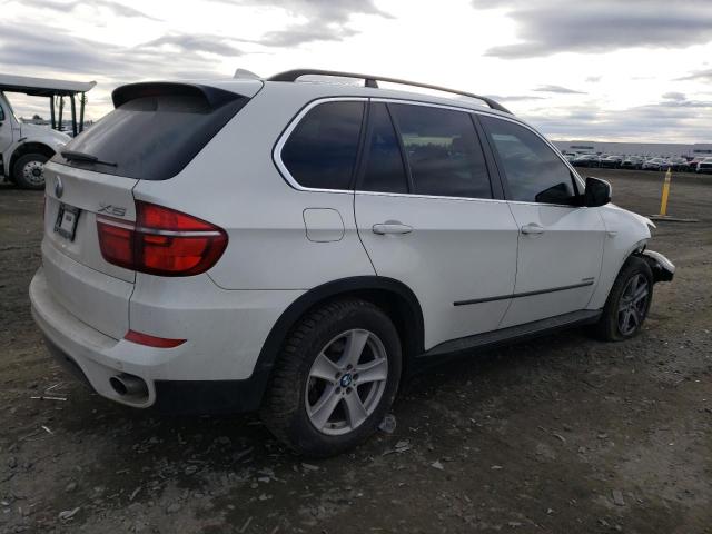 5UXZW0C59D0B95133 - 2013 BMW X5 XDRIVE35D WHITE photo 3