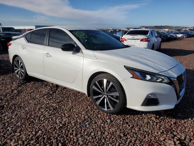 1N4BL4CV0LN304795 - 2020 NISSAN ALTIMA SR WHITE photo 4