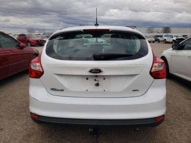 1FAHP3M20CL372202 - 2012 FORD FOCUS SEL WHITE photo 6