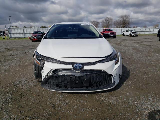 JTDEAMDE1N3013751 - 2022 TOYOTA COROLLA LE WHITE photo 5