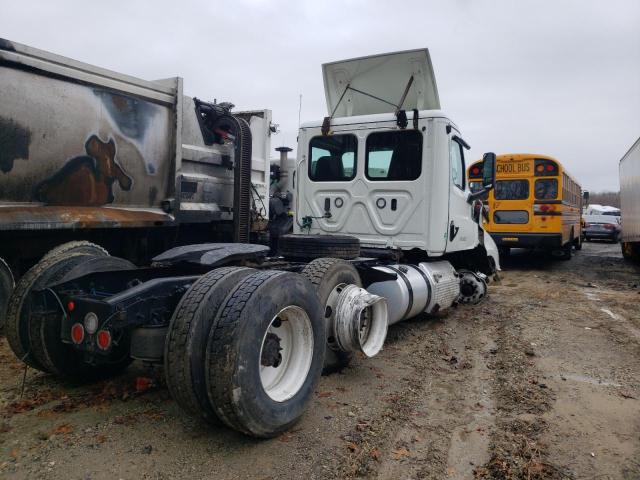 1FUJHLDV6KLKJ5252 - 2019 FREIGHTLINER CASCADIA 1 WHITE photo 4