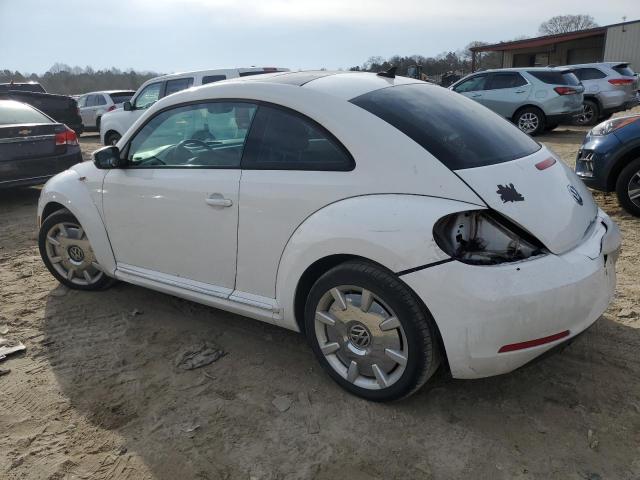 3VWJP7AT9DM665027 - 2013 VOLKSWAGEN BEETLE WHITE photo 2