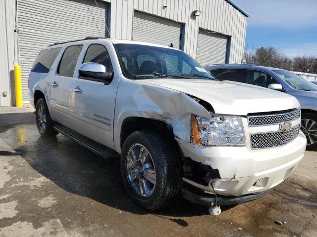 1GNUCKE01AR244421 - 2010 CHEVROLET SUBURBAN C1500 LTZ WHITE photo 4