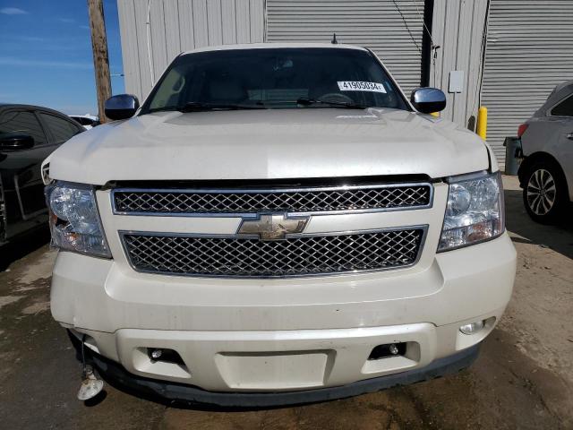 1GNUCKE01AR244421 - 2010 CHEVROLET SUBURBAN C1500 LTZ WHITE photo 5