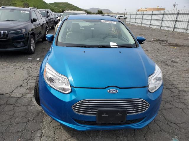 1FADP3R44EL137880 - 2014 FORD FOCUS BEV BLUE photo 5