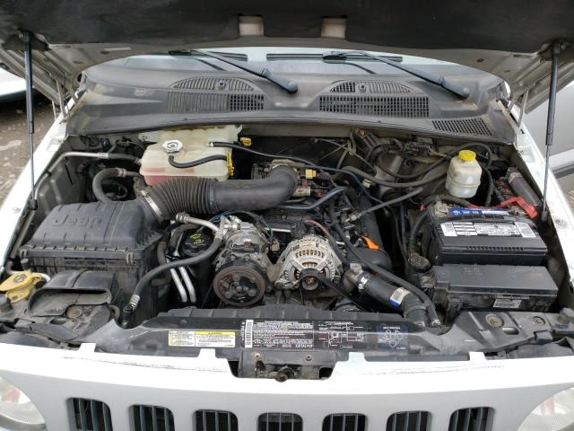 1J4GL38K05W575579 - 2005 JEEP LIBERTY RENEGADE SILVER photo 12