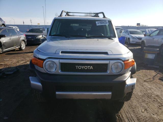 JTEBU11F870045828 - 2007 TOYOTA FJ CRUISER SILVER photo 5