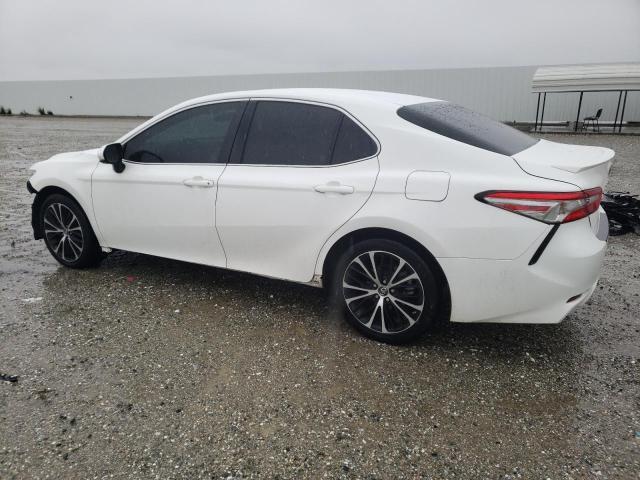 4T1B11HK8JU580573 - 2018 TOYOTA CAMRY L WHITE photo 2