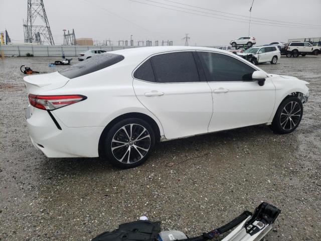 4T1B11HK8JU580573 - 2018 TOYOTA CAMRY L WHITE photo 3