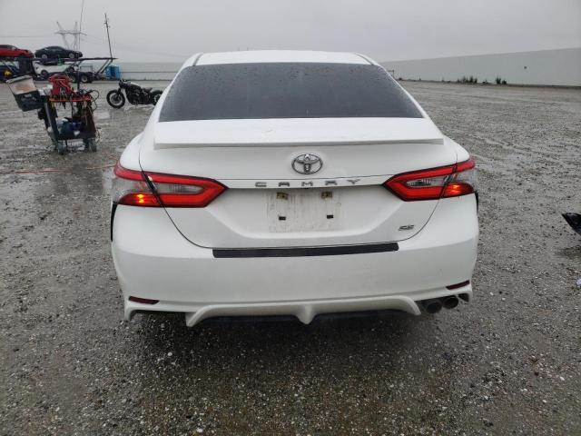 4T1B11HK8JU580573 - 2018 TOYOTA CAMRY L WHITE photo 6