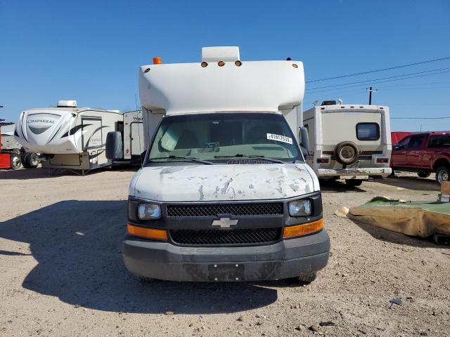 1GBJG31U371250263 - 2007 CHEVROLET EXPRESS G3 WHITE photo 5