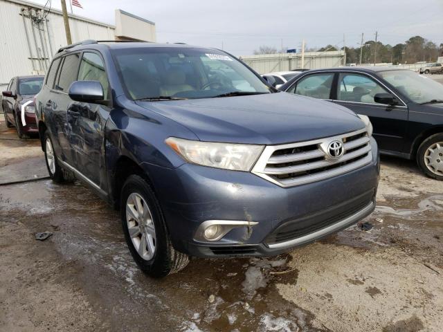 5TDZK3EH0DS123074 - 2013 TOYOTA HIGHLANDER BASE BLUE photo 4