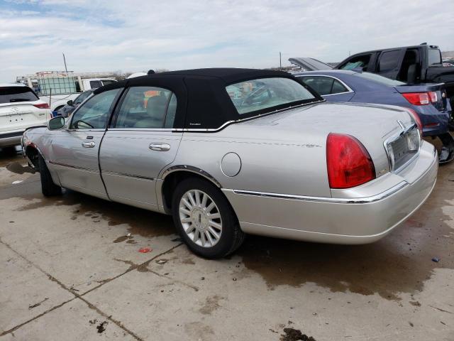 1LNHM81W53Y706472 - 2003 LINCOLN TOWN CAR EXECUTIVE Серебристый фото 2