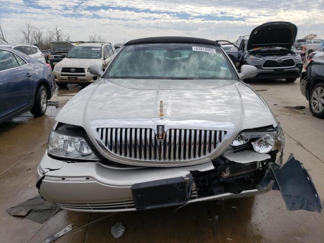 1LNHM81W53Y706472 - 2003 LINCOLN TOWN CAR EXECUTIVE Серебристый фото 5