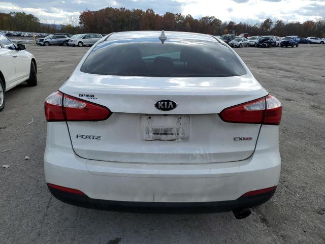 KNAFX4A83E5053056 - 2014 KIA FORTE EX WHITE photo 6