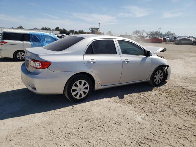 2T1BU4EE8DC125980 - 2013 TOYOTA COROLLA BASE SILVER photo 3