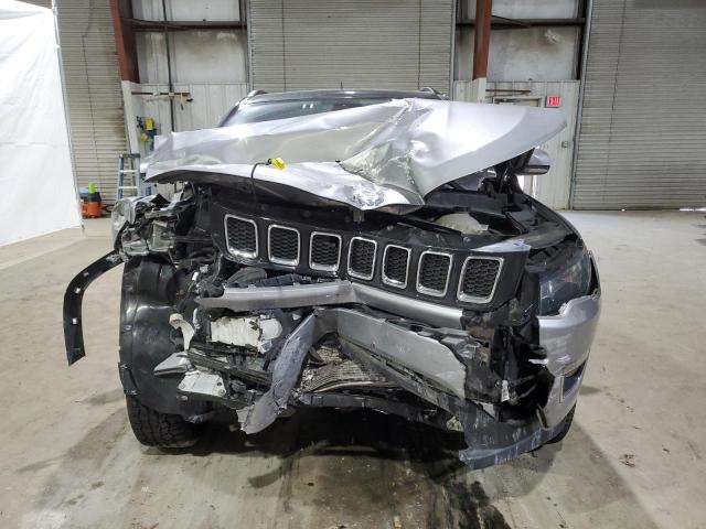 3C4NJDCB3KT787524 - 2019 JEEP COMPASS LIMITED SILVER photo 5