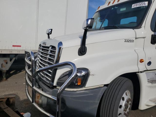 3AKJGED51FDGP9470 - 2015 FREIGHTLINER CASCADIA 1 WHITE photo 7