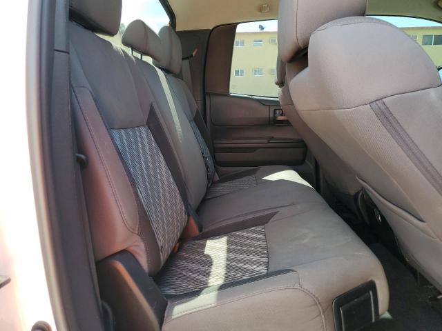 5TFRY5F1XKX252782 - 2019 TOYOTA TUNDRA DOUBLE CAB SR/SR5 WHITE photo 10