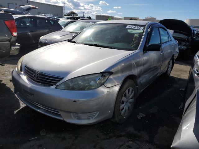 4T1BE32KX5U589998 - 2005 TOYOTA CAMRY LE SILVER photo 1