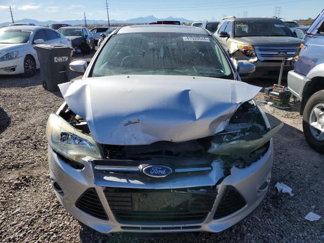 1FAHP3H25CL183894 - 2012 FORD FOCUS SEL SILVER photo 5